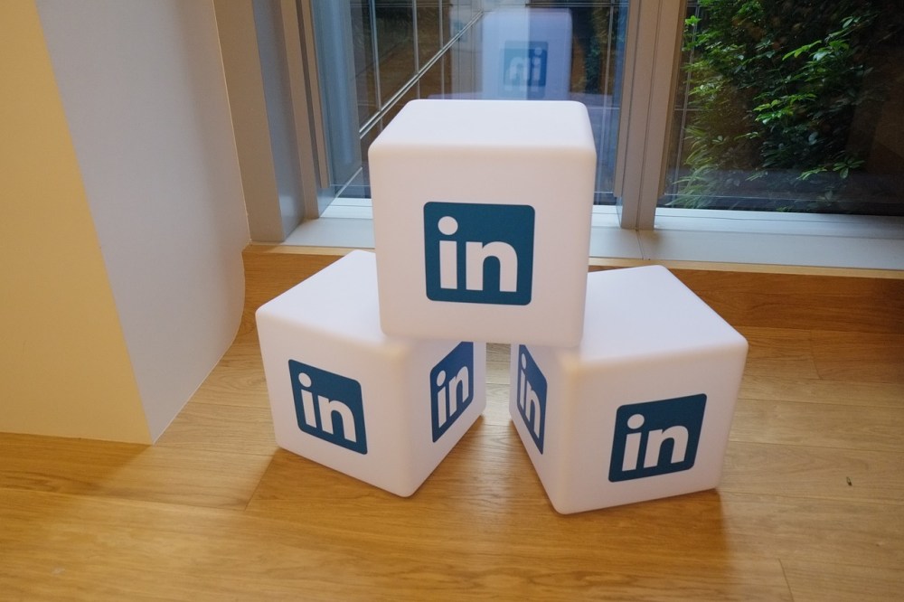 7 tips to improve the performances of your Company page on LinkedIn